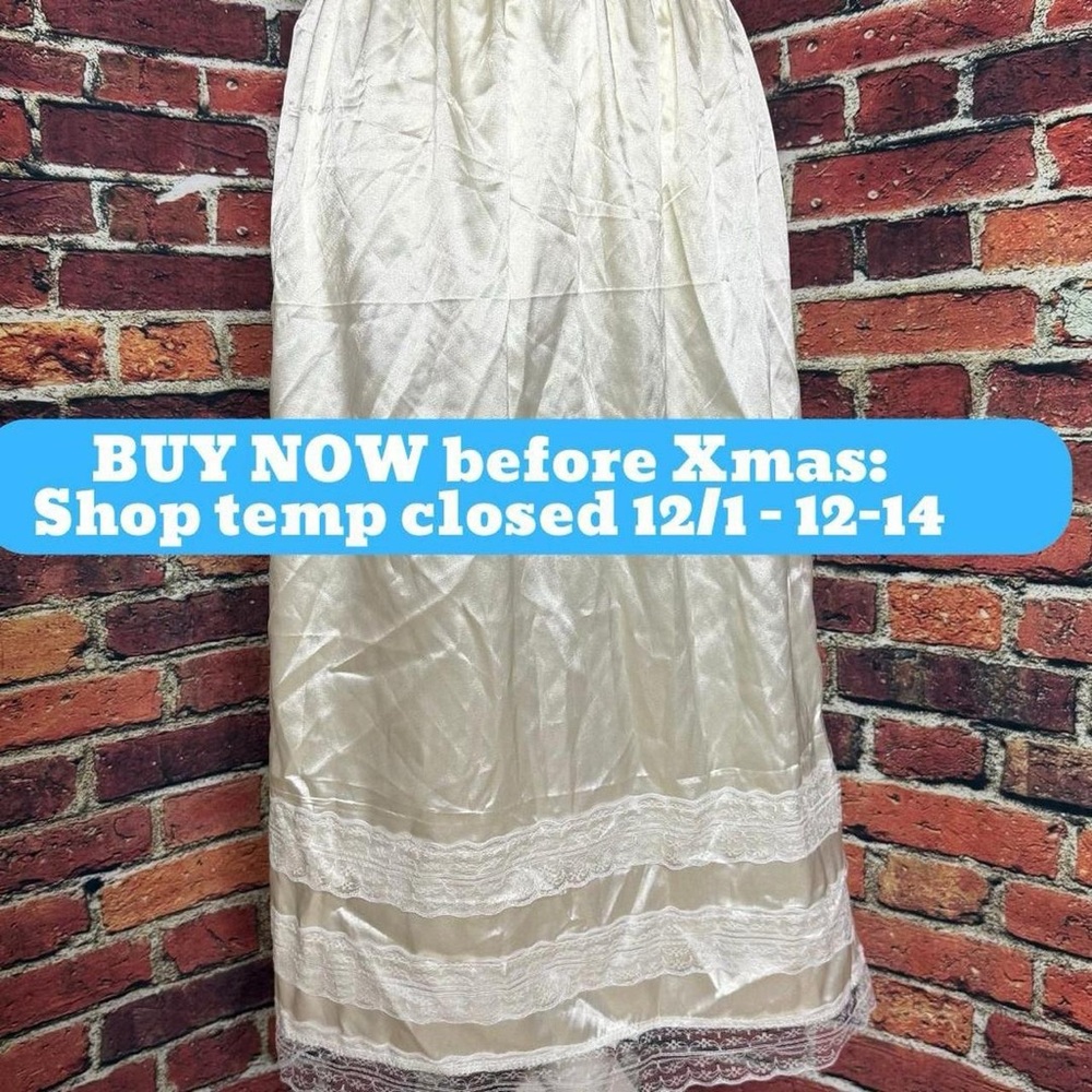 Elegant Cream Lace Skirt